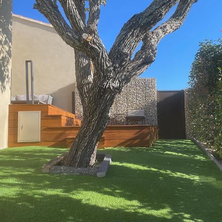 Logement Avec Jacuzzi ジュカ エクステリア 写真