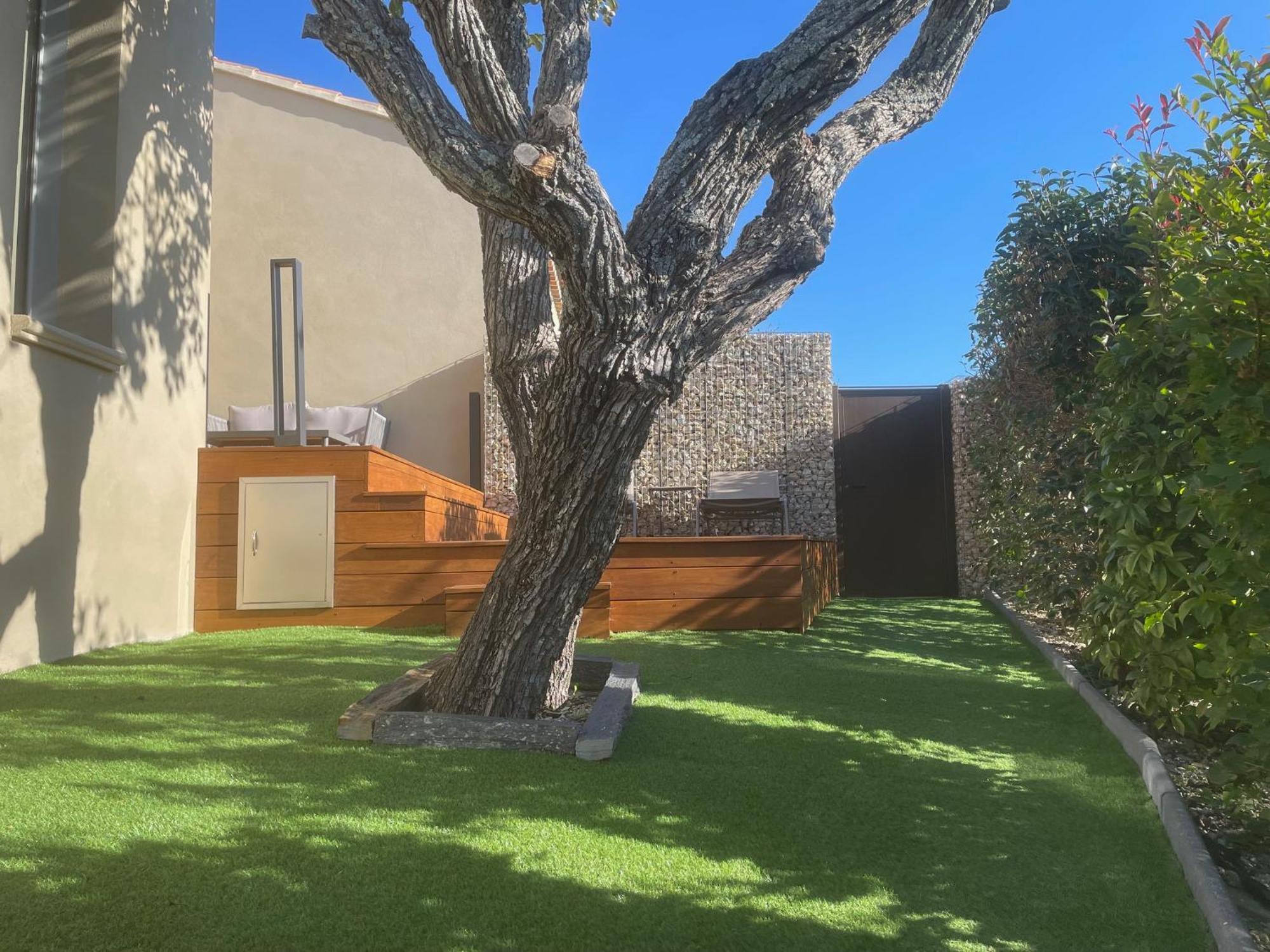 Logement Avec Jacuzzi ジュカ エクステリア 写真