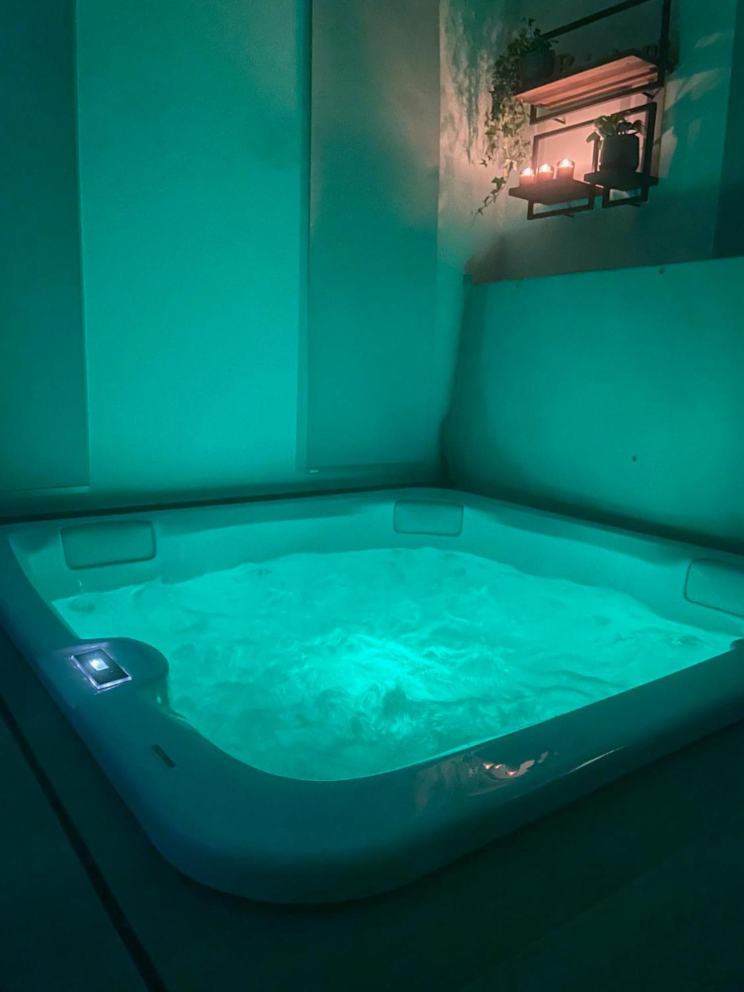 Logement Avec Jacuzzi ジュカ エクステリア 写真