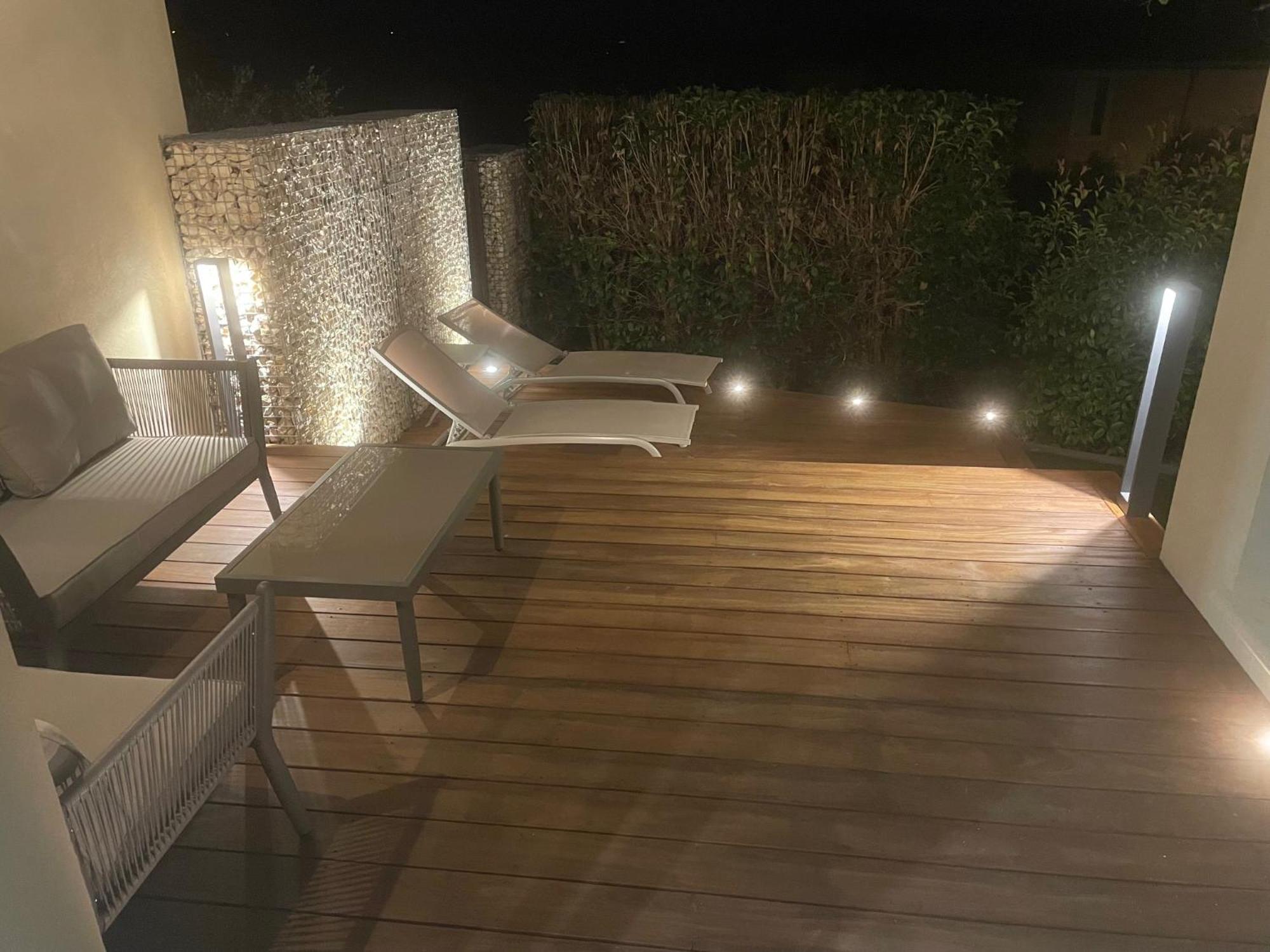 Logement Avec Jacuzzi ジュカ エクステリア 写真