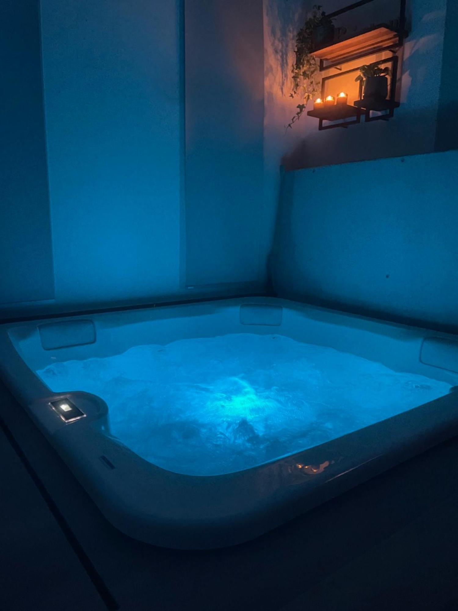 Logement Avec Jacuzzi ジュカ エクステリア 写真
