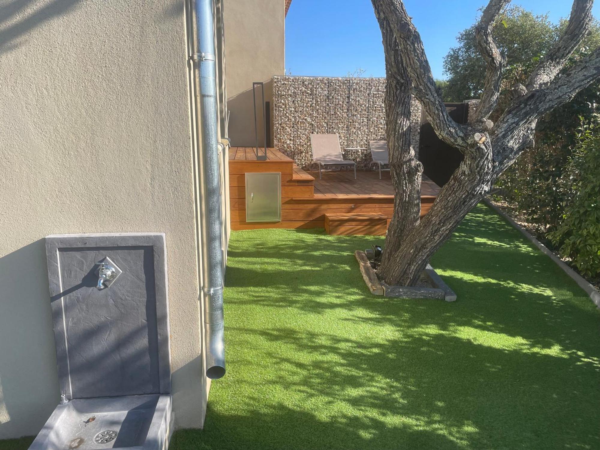 Logement Avec Jacuzzi ジュカ エクステリア 写真