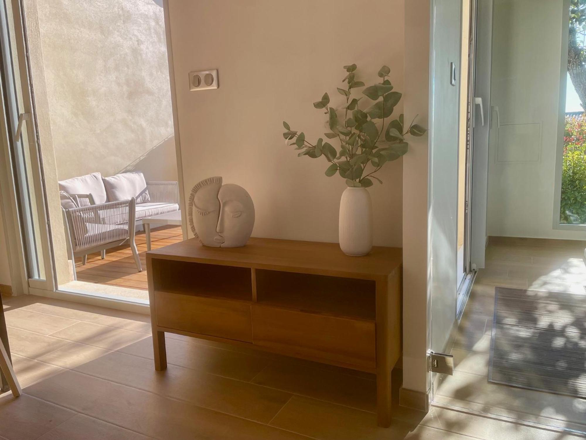 Logement Avec Jacuzzi ジュカ エクステリア 写真