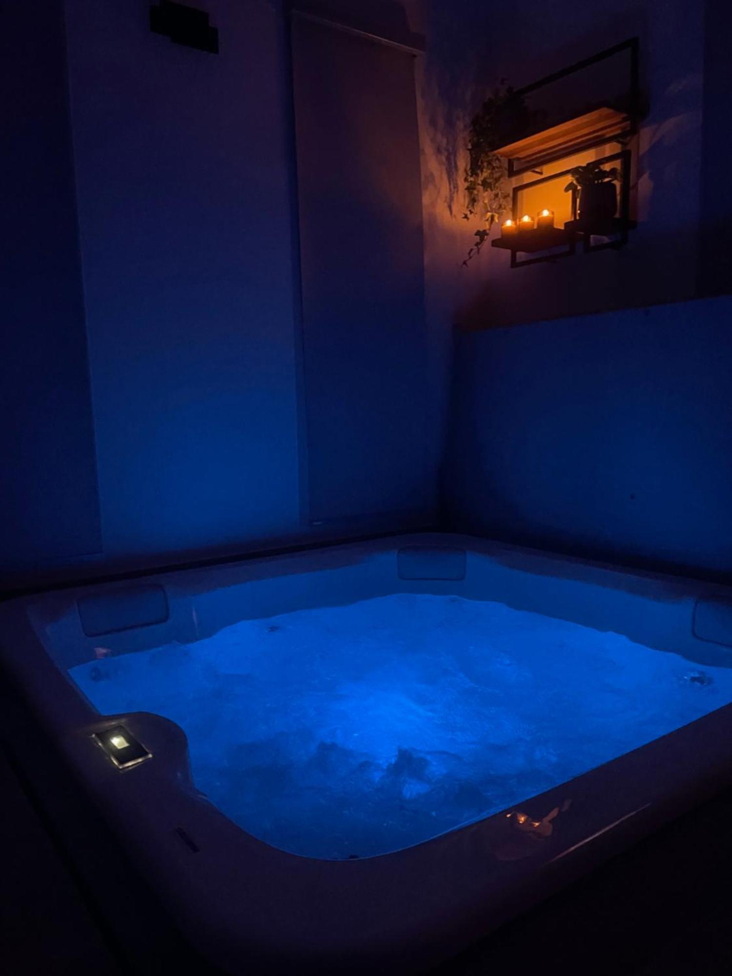 Logement Avec Jacuzzi ジュカ エクステリア 写真